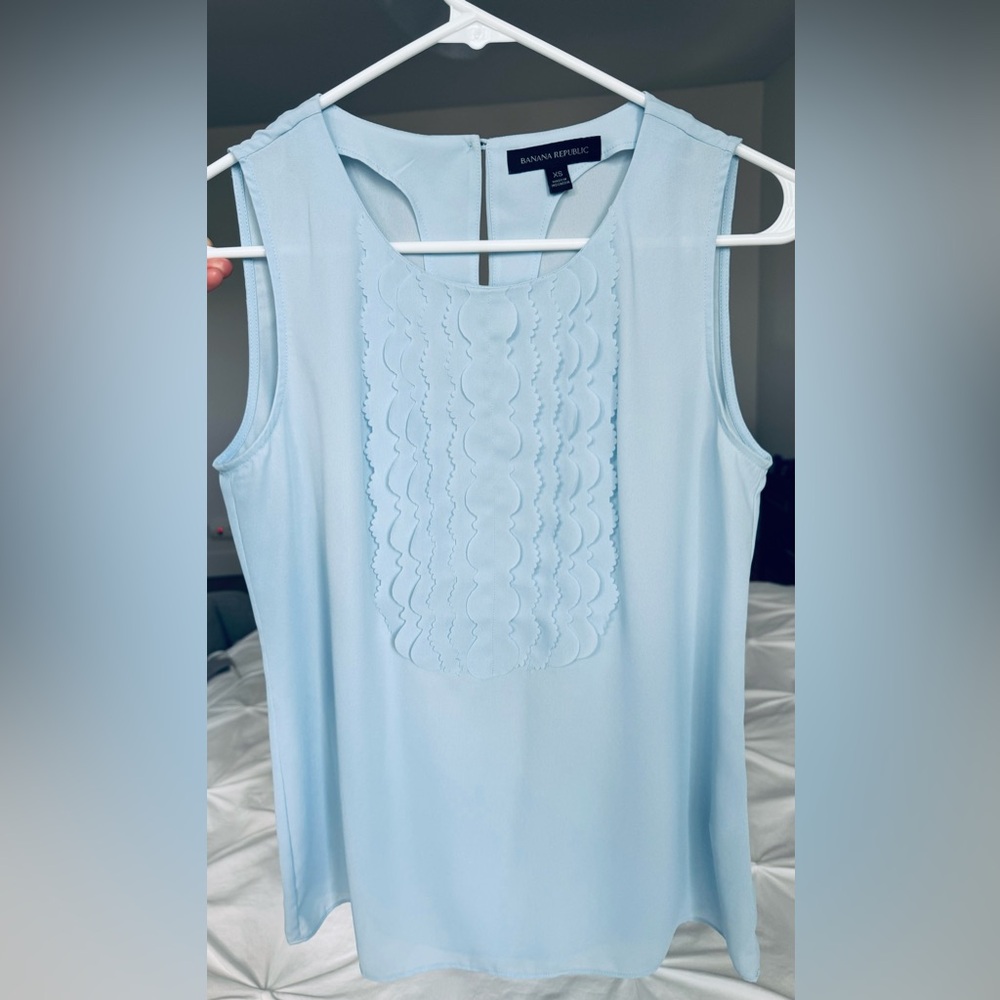 Banana Republic Sleeveless Crew Neck Blouse